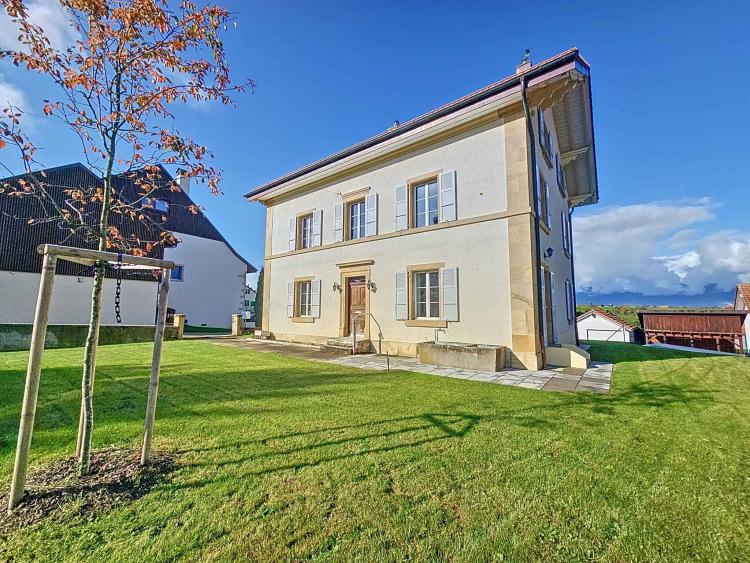 Superb mansion with authentic charm 