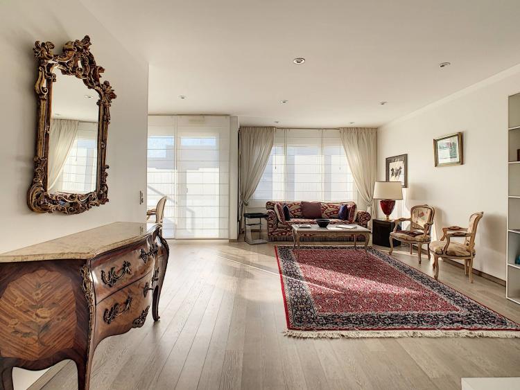 Luminoso attico di 5 locali