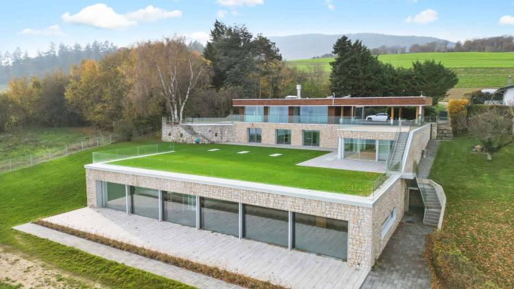 Residenza eccezionale con 12 stanze e piscina.