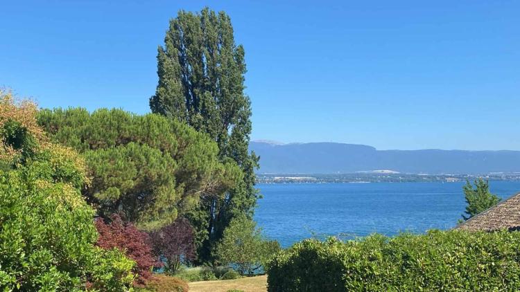 Villa progettata da un architetto con vista sul lago e accesso, molo privato