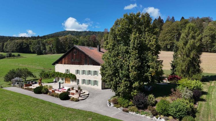 Una fattoria eccezionale situata ai piedi meridionali dello Chasseral
