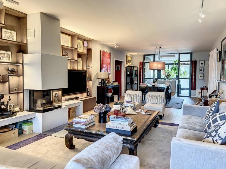 Magnifico appartamento con 5 camere da letto al piano alto