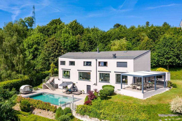 Moderna villa di lusso di oltre 350 m² con vista lago