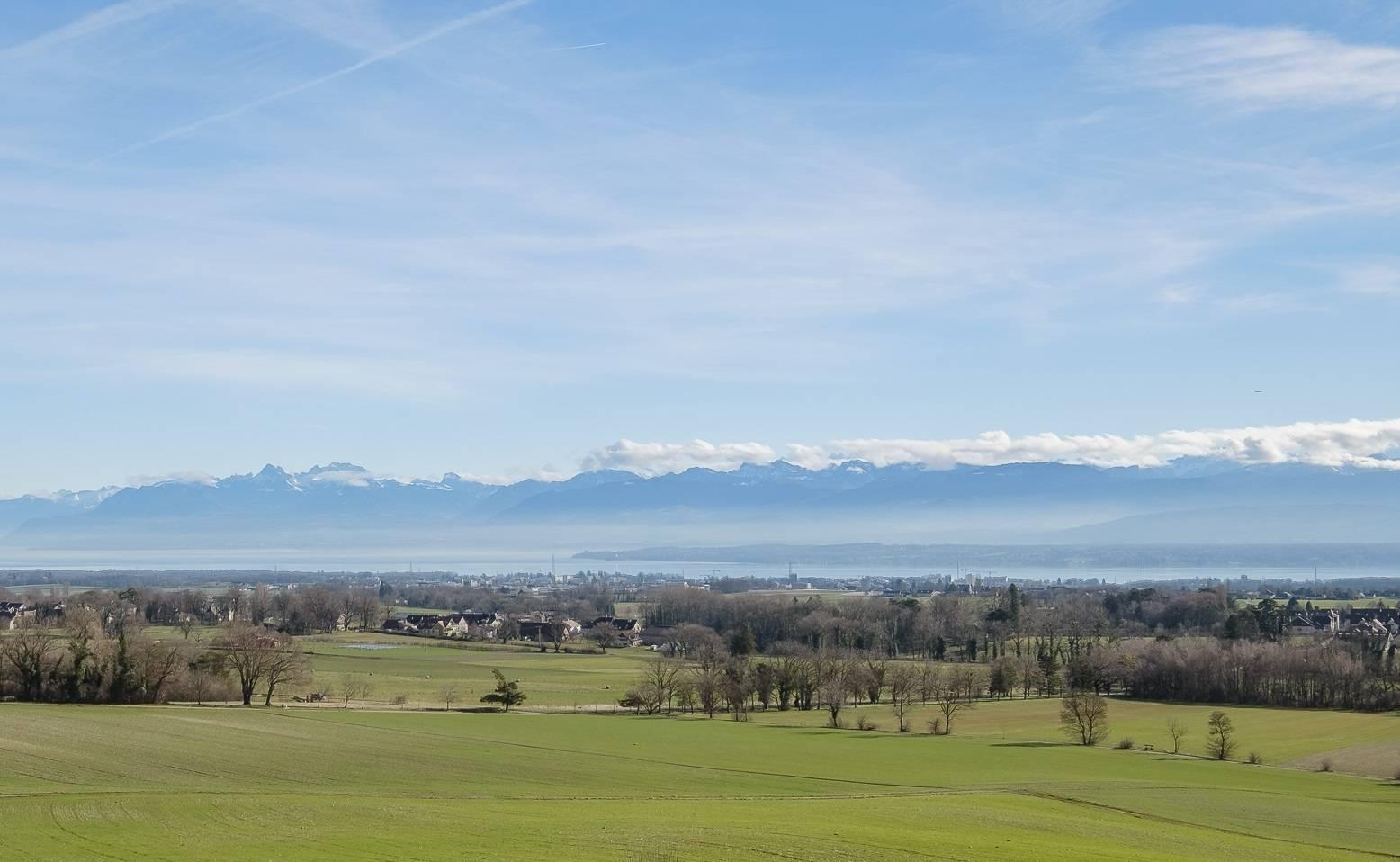 Una vita di lusso nel cuore della natura con vista sul lago 