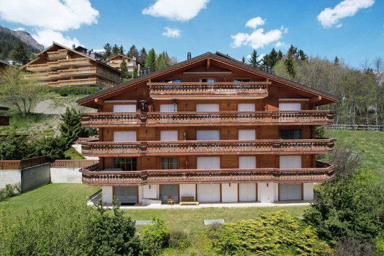Bellissimo appartamento di 4,5 locali con giardino e splendida vista.