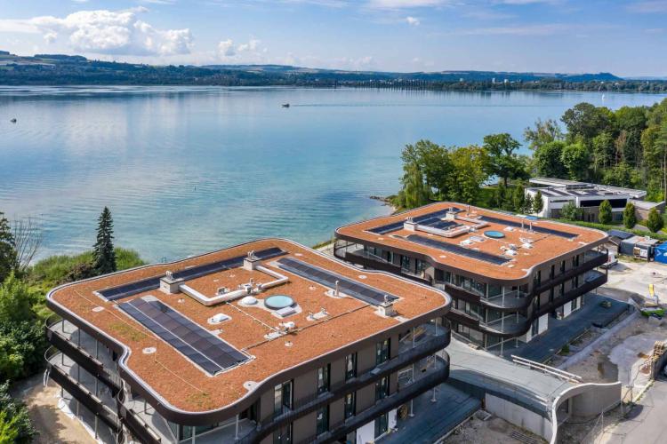 Eleganza e modernità, sistemati con i piedi nell'acqua!