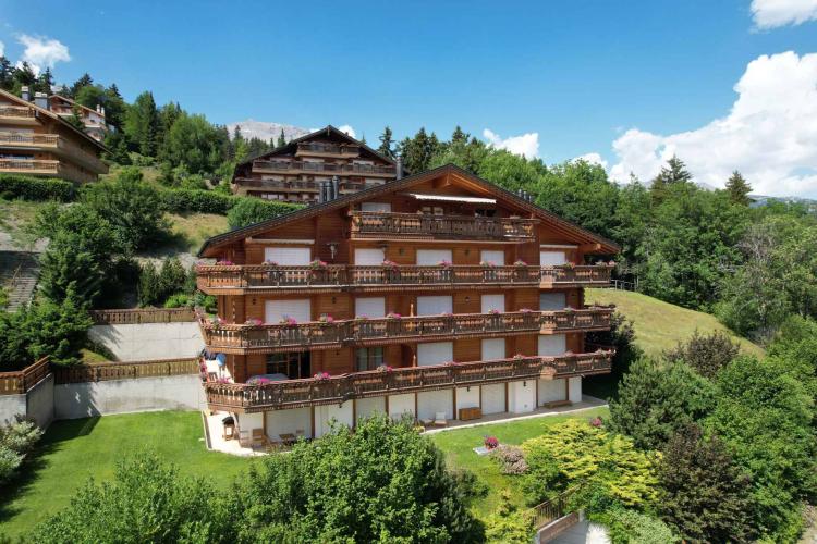 Bellissimo appartamento di 4,5 locali con giardino e splendida vista.