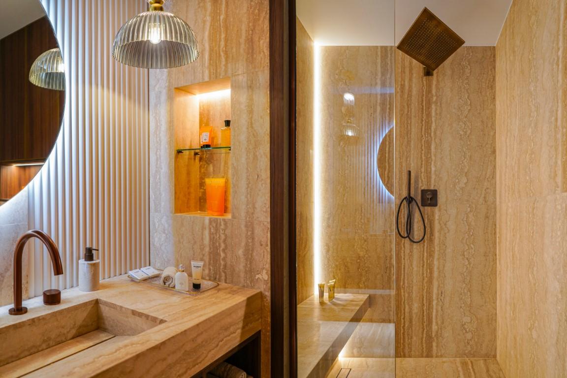 pvjPV_montage_sdd_chambre_2chateau_perigord_barnes_valeri_agency_monaco_moyen_.jpg