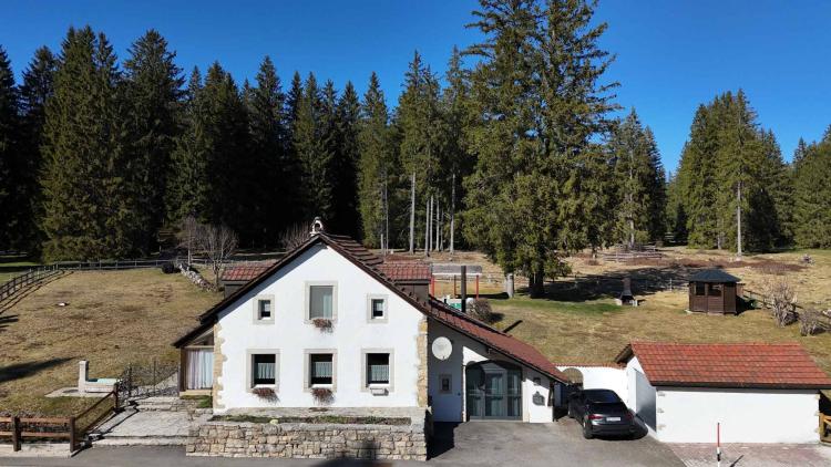 Propriété de caractère à proximité immédiate de l’Étang de la Gruère