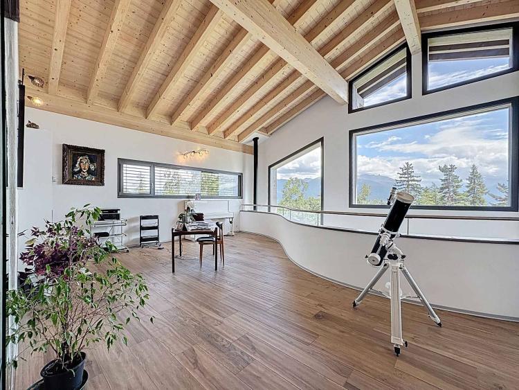 Eccezionale chalet su 3 livelli con piscina coperta e area benessere.