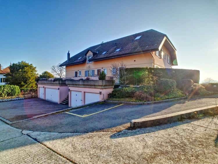 Appartamento-villa di 5,5 locali con 3 terrazzi e box doppio