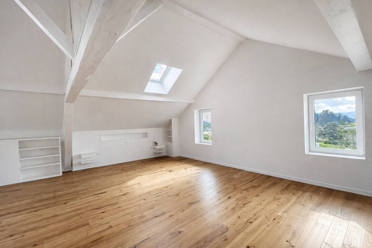 Triplex mit 4,5 Zimmern – großer Garten und teilweiser Seeblick