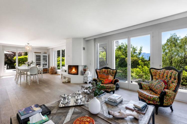 Villa indipendente di 6,5 locali con vista sul lago di Ginevra.