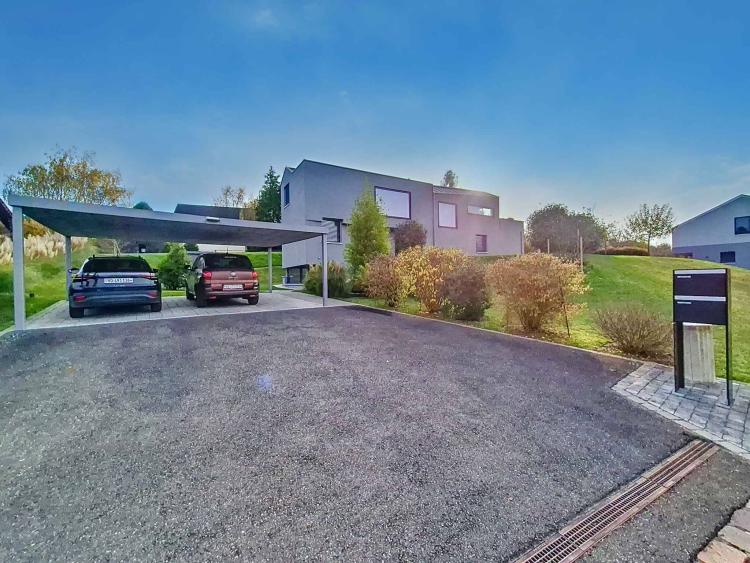 Unique villa in a residential area!