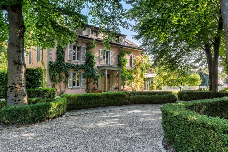 Proprietà eccezionale a due passi dal Lago di Ginevra