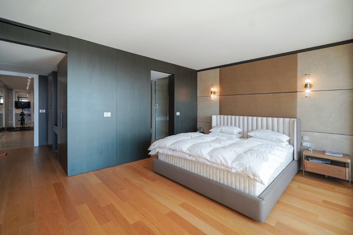 RqzmO_chambre_master_bis_mc_star_barnes_valeri_agency_monaco_moyen_.jpg