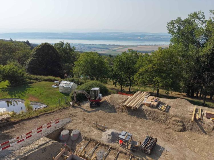 Lavori in corso: un ambiente abitativo privilegiato tra lago e montagna!