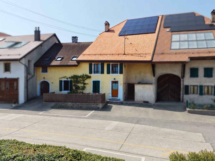 Casa di paese con due appartamenti nel cuore di Rances