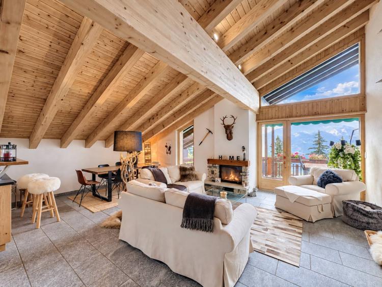 Splendido appartamento duplex/attico di 4,5 locali con vista mozzafiato sulle Alpi.
