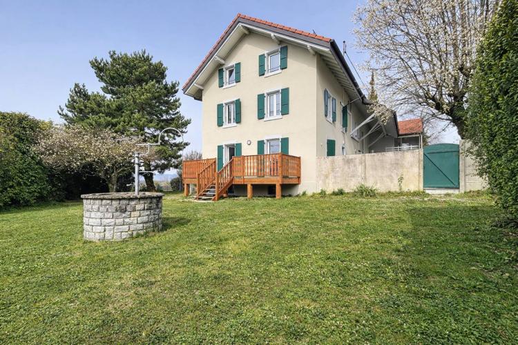 Triplex di 4,5 locali - ampio giardino e vista parziale sul lago