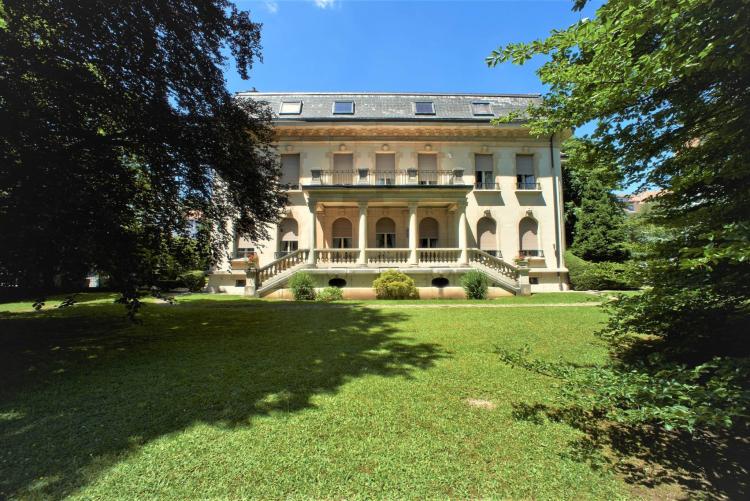 Esclusiva: una villa nel centro città.
