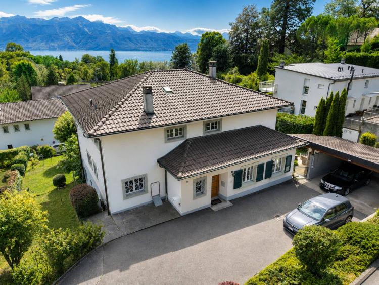 Villa indipendente con 9,5 locali e vista sul Lago di Ginevra e sulle Alpi.