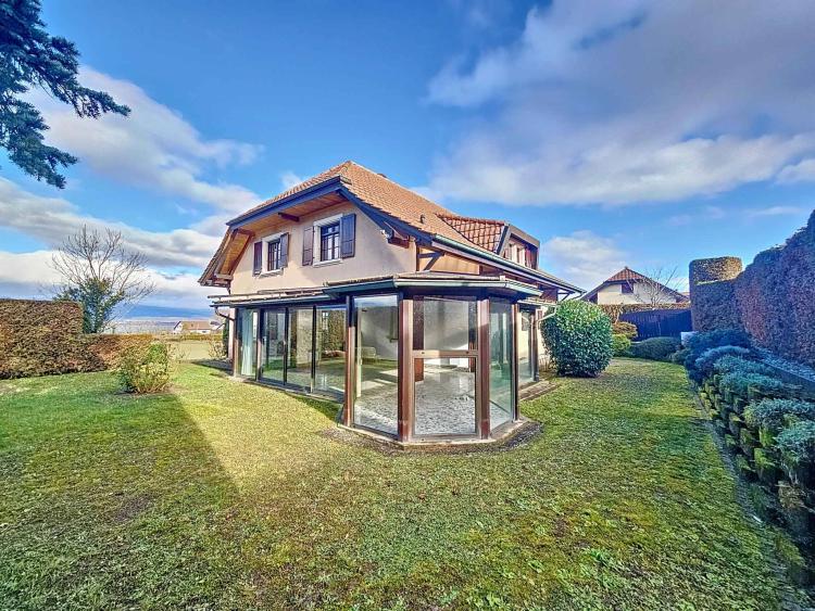 Family home with open views and large garden