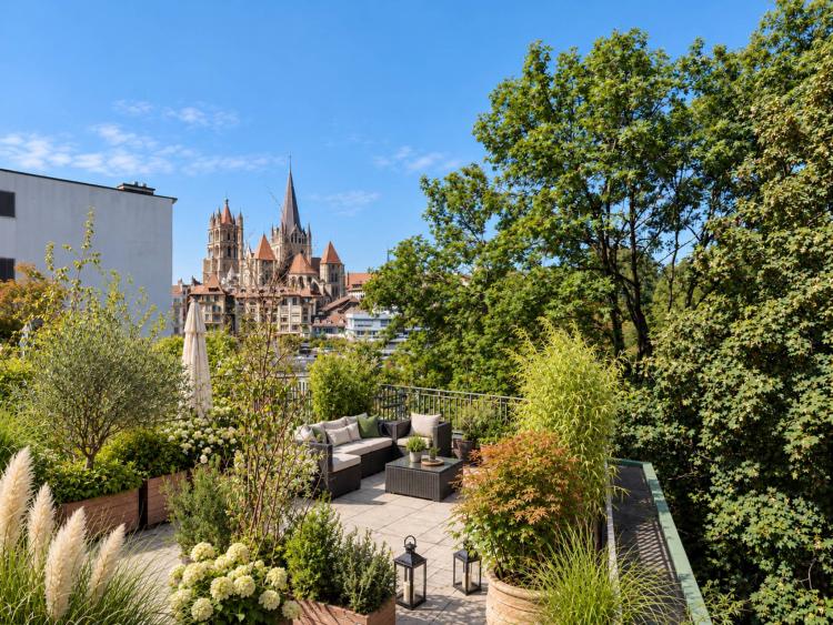 Rara opportunità: loft con terrazza sul tetto in centro città.