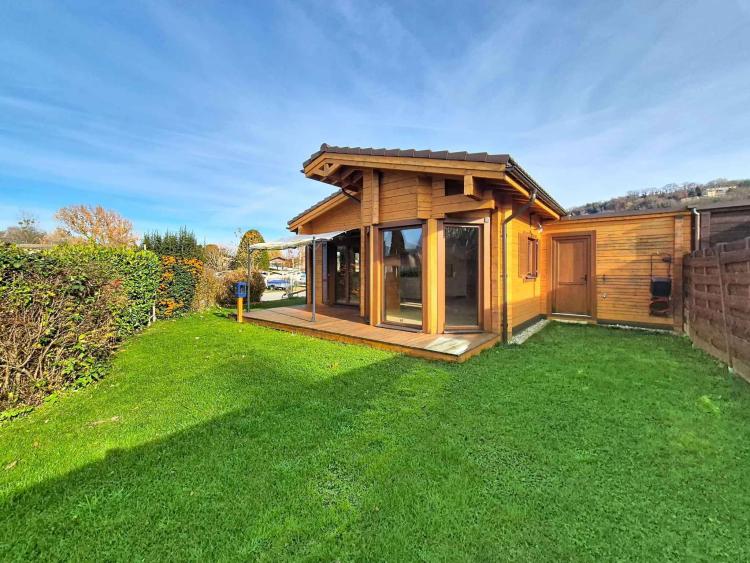 Rara opportunità: villa a pochi passi dal lago! 