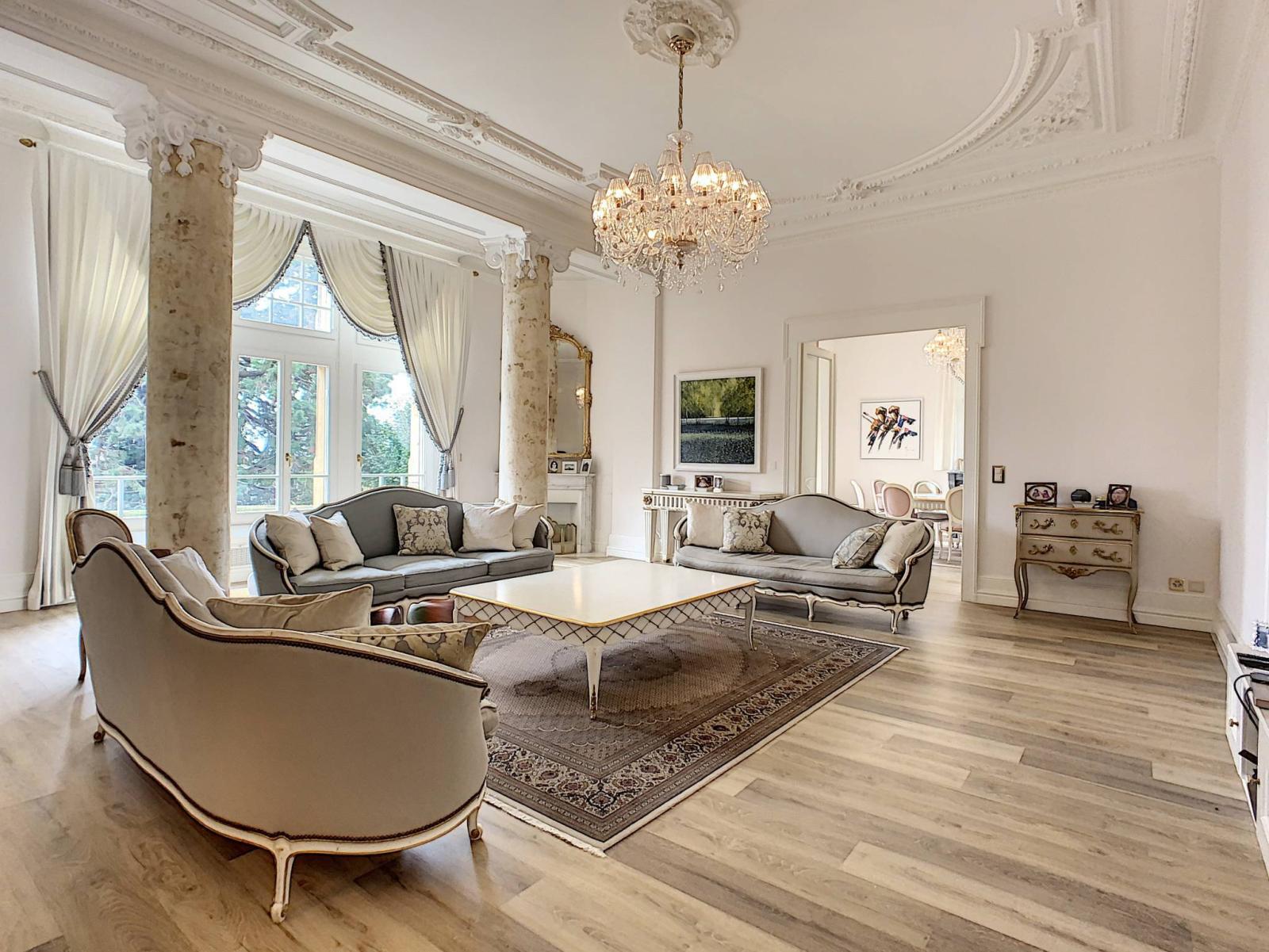 Vicino al centro di Pully, appartamento di 290 mq con giardino