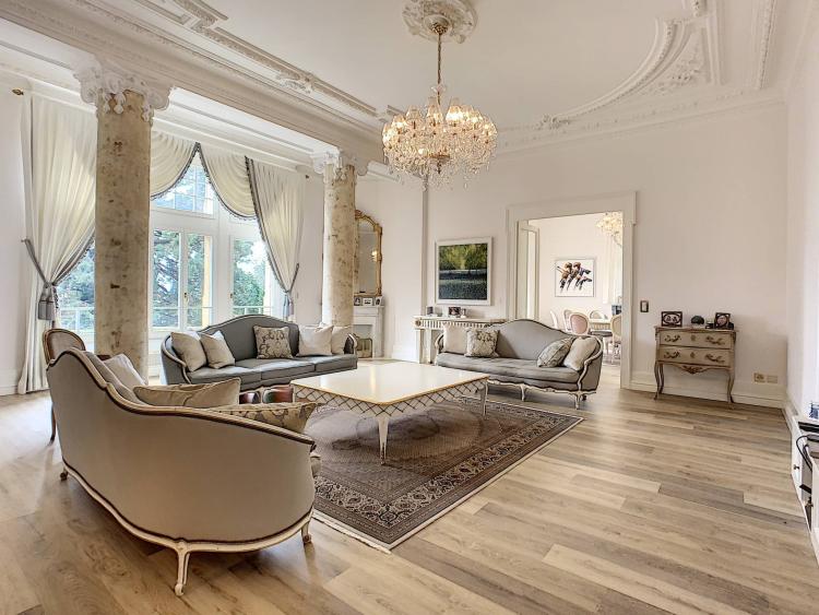 Vicino al centro di Pully, appartamento di 290 mq con giardino