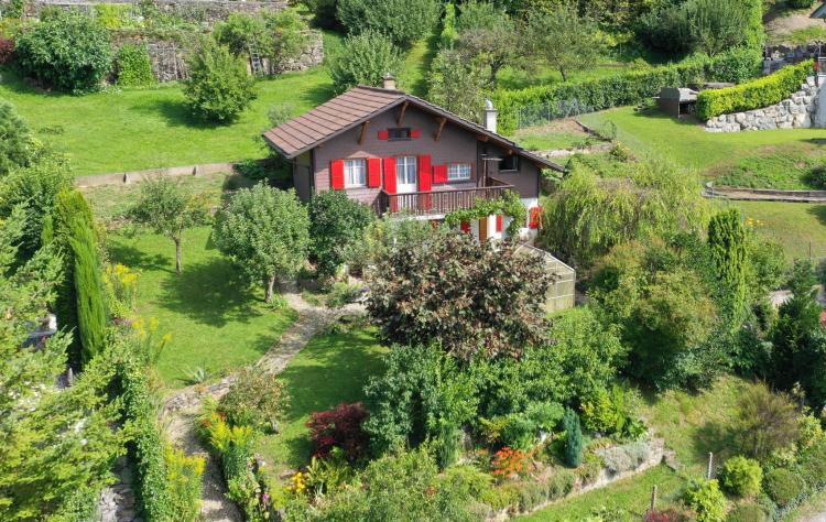 Incantevole villa-chalet immersa nella natura – Da ristrutturare
