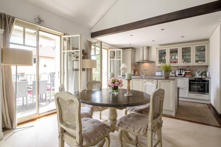 Ambiente abitativo ideale per questo duplex di 8 locali nel cuore del paese