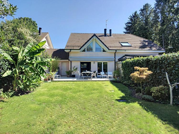 IN ESCLUSIVA: Luminosa villa bifamiliare