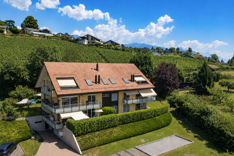 Ampio appartamento di 4,5 locali in un ambiente tranquillo e immerso nel verde.
