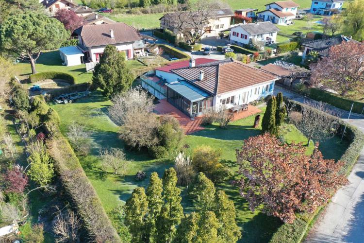 Casa familiare con un bellissimo giardino