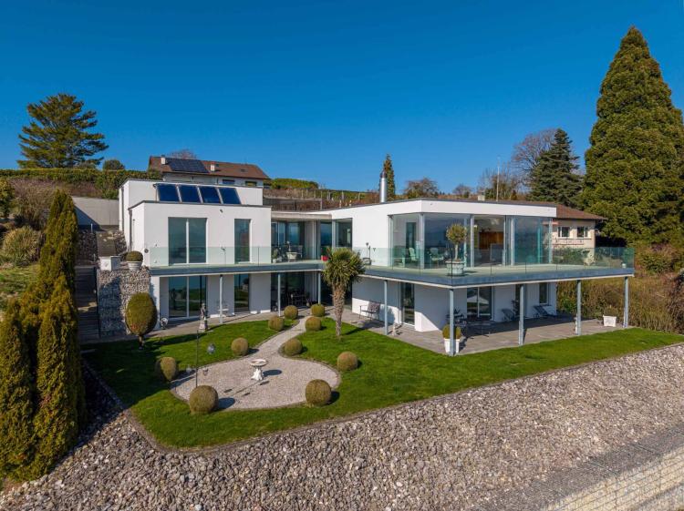 Una proprietà eccezionale con vista sul lago Murten