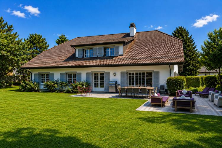 Splendida proprietà di 7,5 locali nel cuore di un quartiere molto ambito.