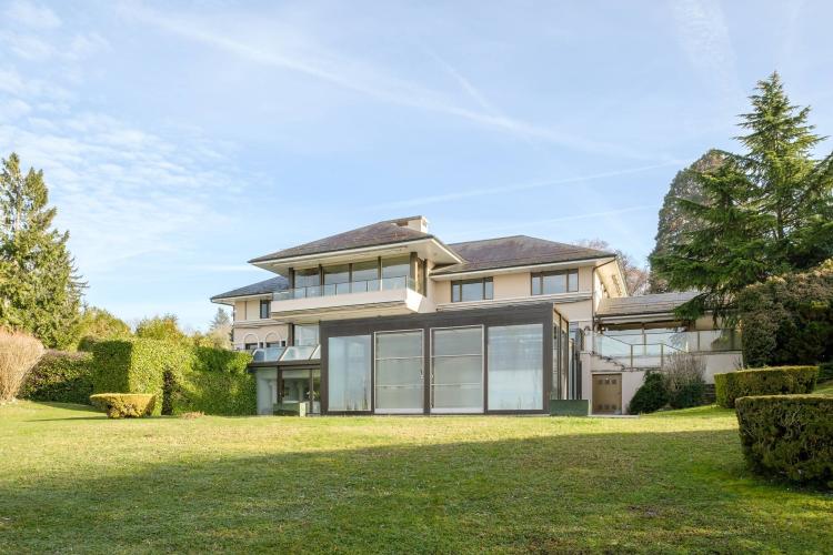 Sontuosa residenza con vista sul lago e sul Giura