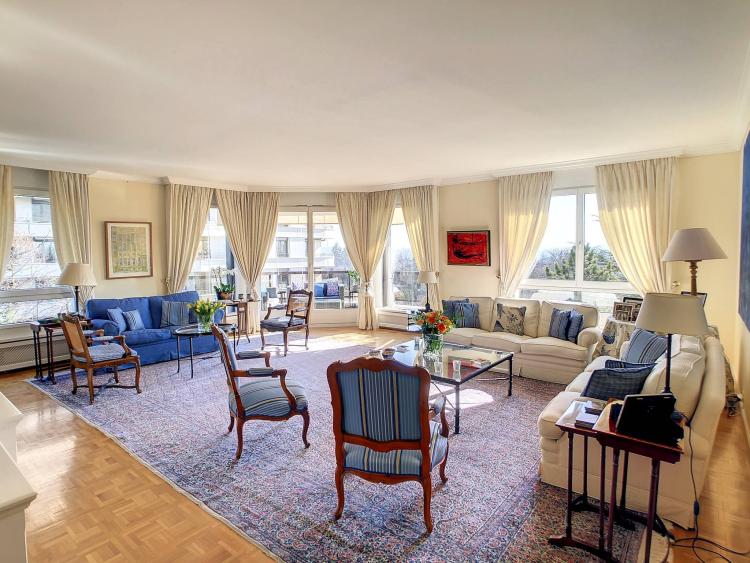 Magnifico appartamento di 6 locali a timpano