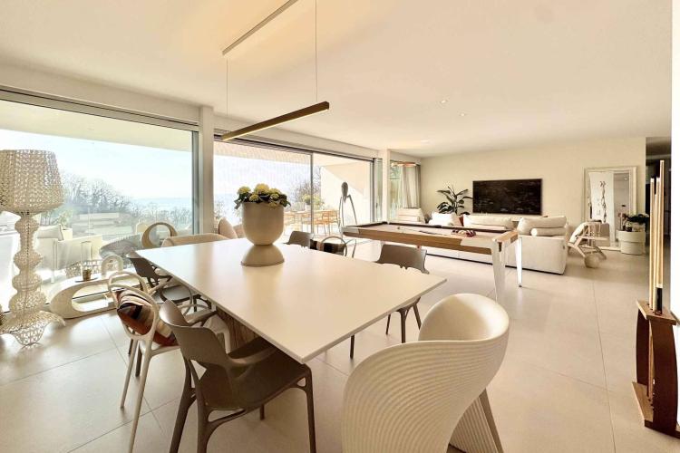 Appartamento eccezionale con terrazza panoramica e vista lago.