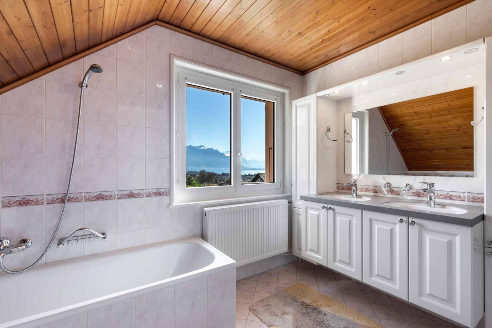 xyYyO_kaban-bien-5801870.jpg