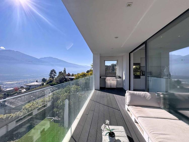 Superb modern villa with swimming pool &amp; wellness area
