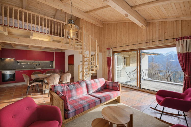 Charmantes Doppelhaus-Chalet – komplett renoviert