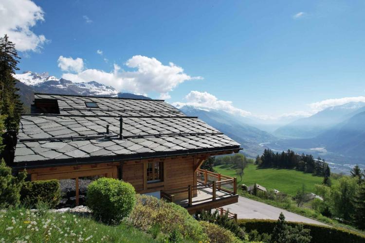 RARO - MAGNIFICO CHALET CON 5 CAMERE DA LETTO E VISTA PANORAMICA