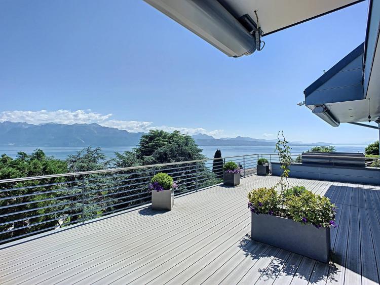 Villa contemporanea con vista mozzafiato