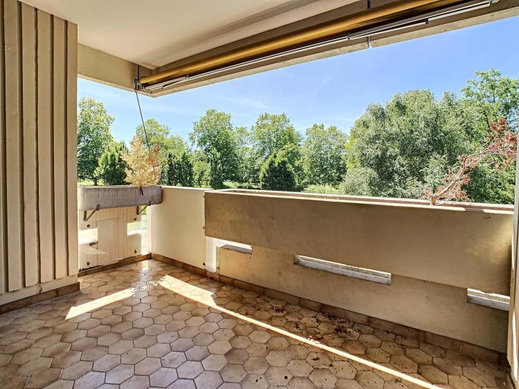 Spazioso appartamento di 5 locali in zona tranquilla con vista libera